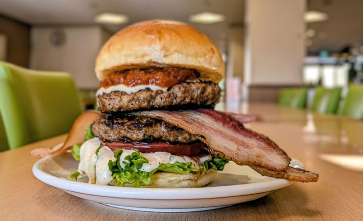 とろーりチーズのスタックバーガー <br />
【期間・数量限定】